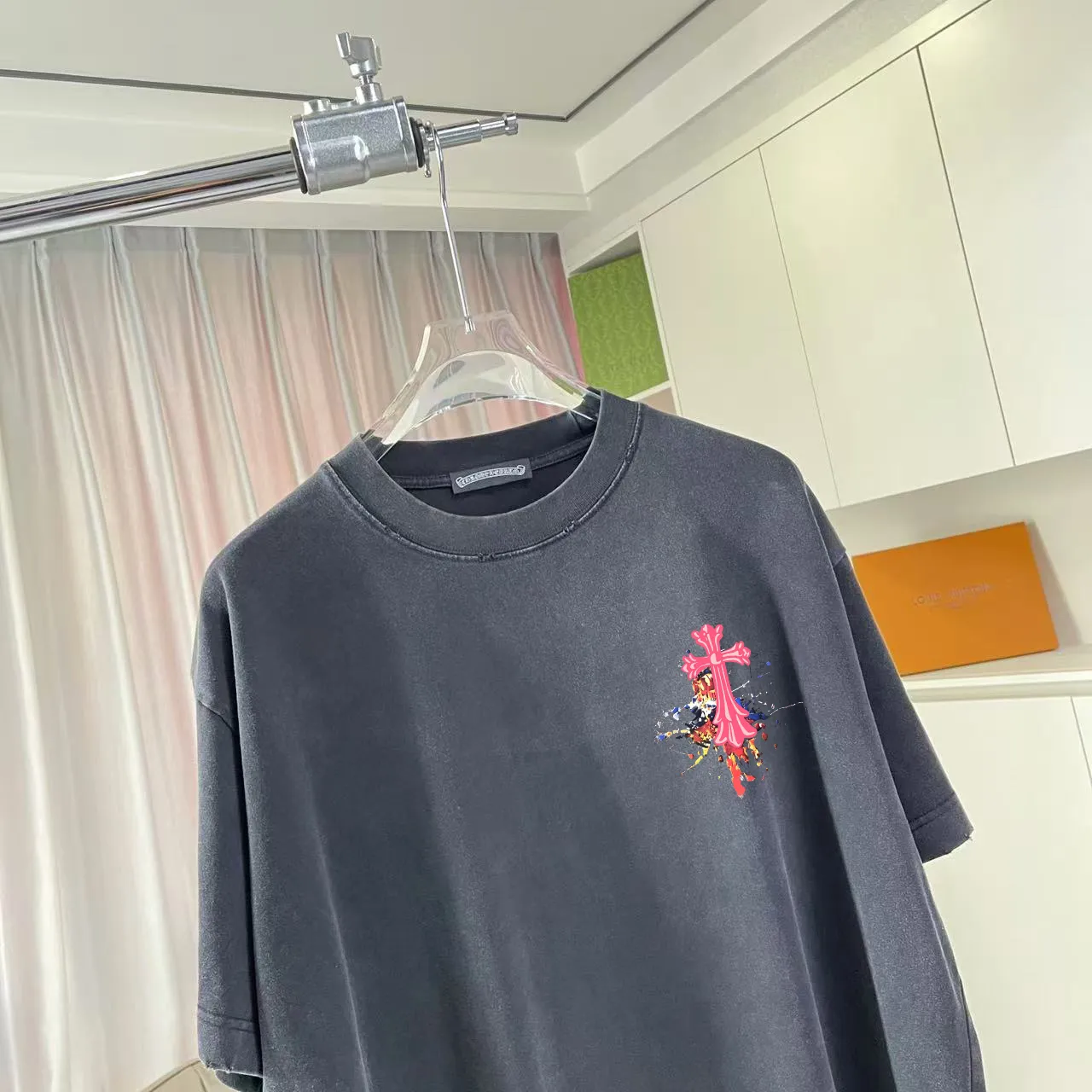 🅿️190 ch Crow* 2025 summer new style, washed, distressed, spray-painted, Sanskrit cross print, short-sleeved T-shirt, customized fabric 320g, same style for men and women, size: S M L XL XXL five sizes, color: black, white, gradient black, gradient red